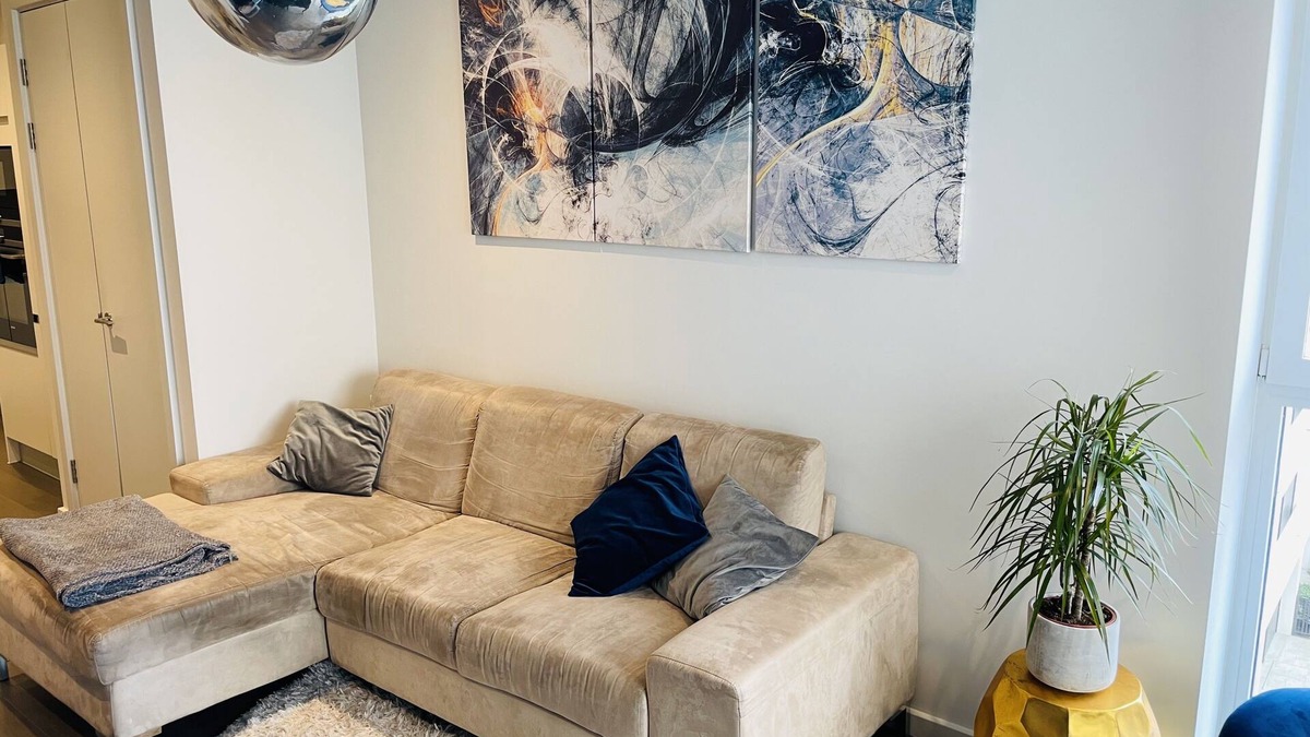 St. Pancras and Somers Town Apartment | Designer apartment ideal for remote working in Central London