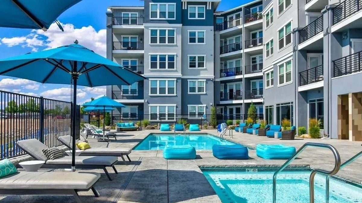 Sparks Apartment | Designer Apt. with Jacuzzi, Pool & Mountain Views