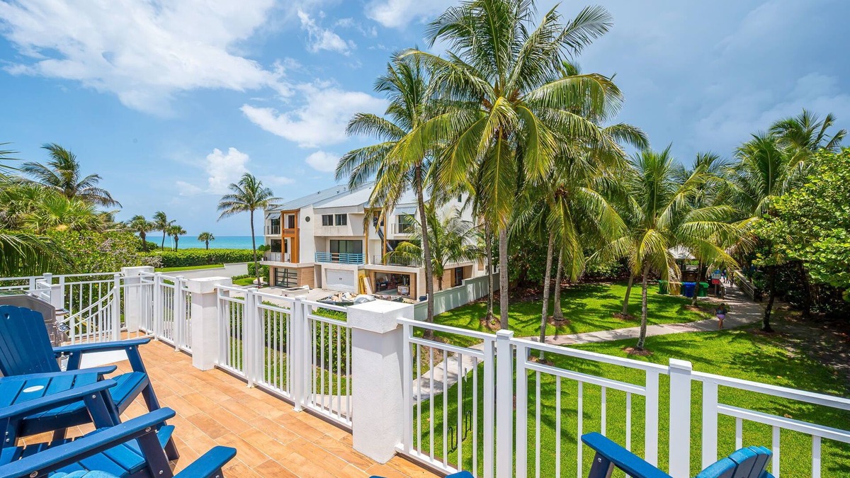 Juno Beach Condo | Designer Beachside Serenity– Steps to the Beach!