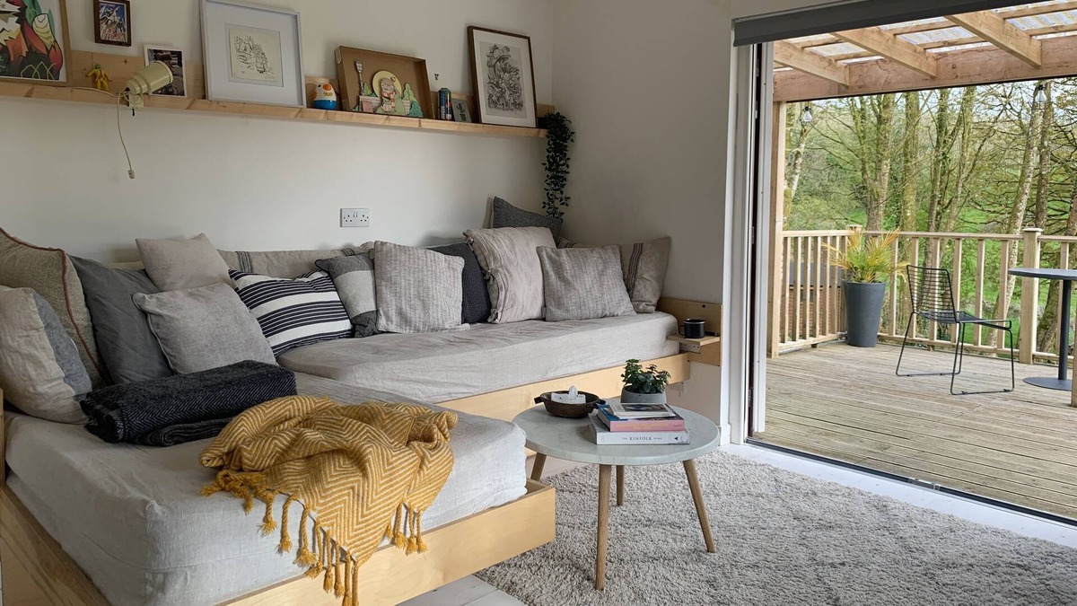 Ballina Cabin | Designer Cabin with Private River Walk & Fire Pit