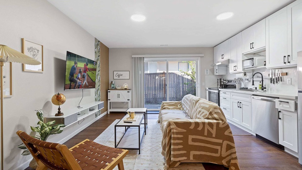 Edmonds Apartment | Designer Daylight Basement: Near Edmonds Downtown