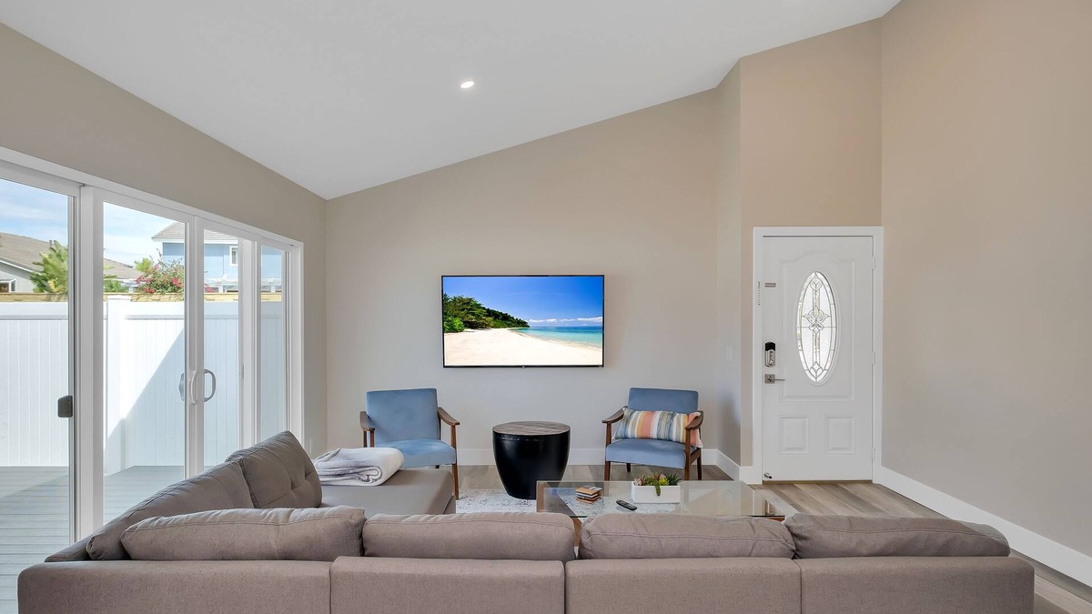 Lake Forest House | Designer Dream Home with 3 KING Beds
