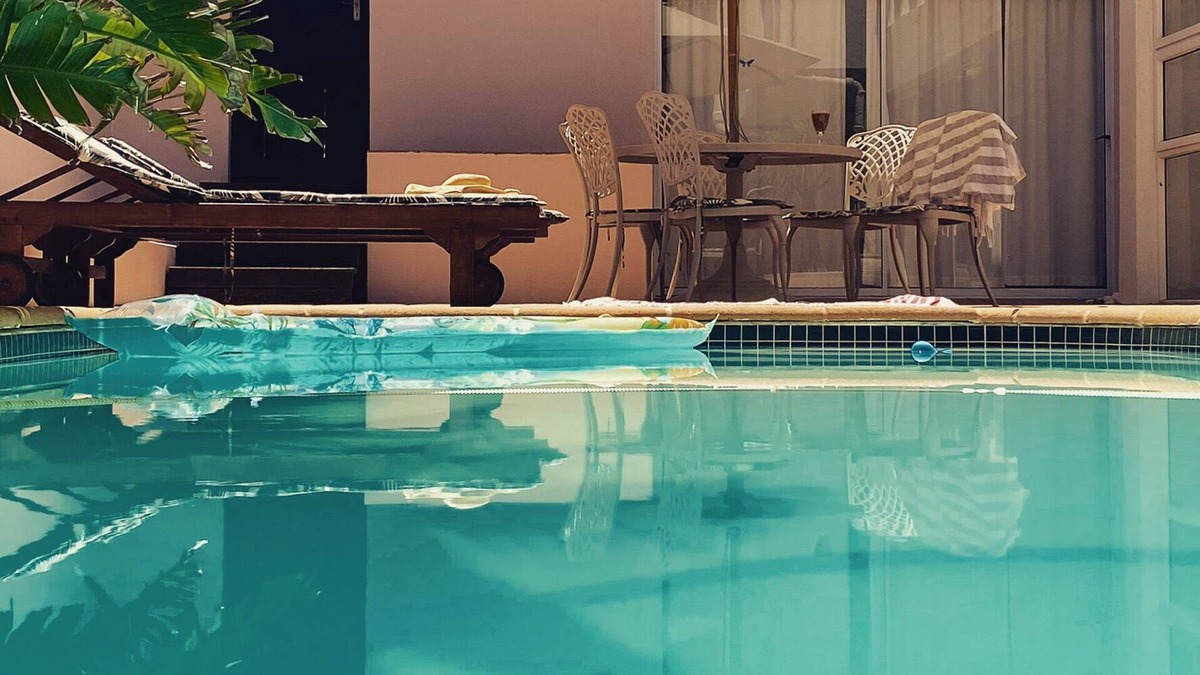 Bloubergstrand Apartment | Designer holiday apartment in private villa solar powered