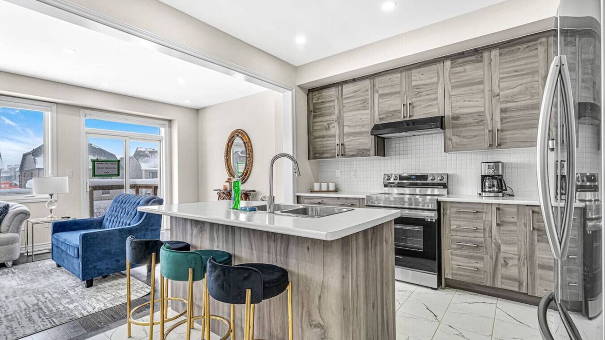 Thorold House | Designer Home in Niagara Falls