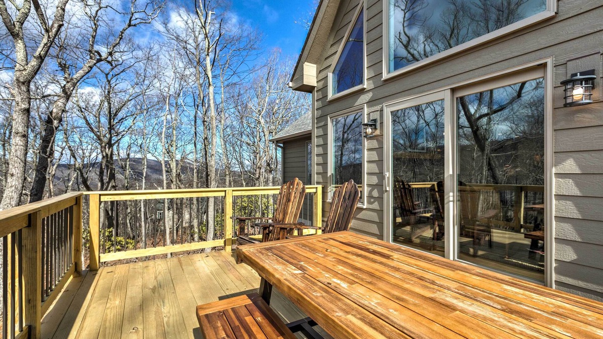 Pedlars Edge Cottage | Designer Home w/ Fire Pit ~ 70 Steps to Slopes!