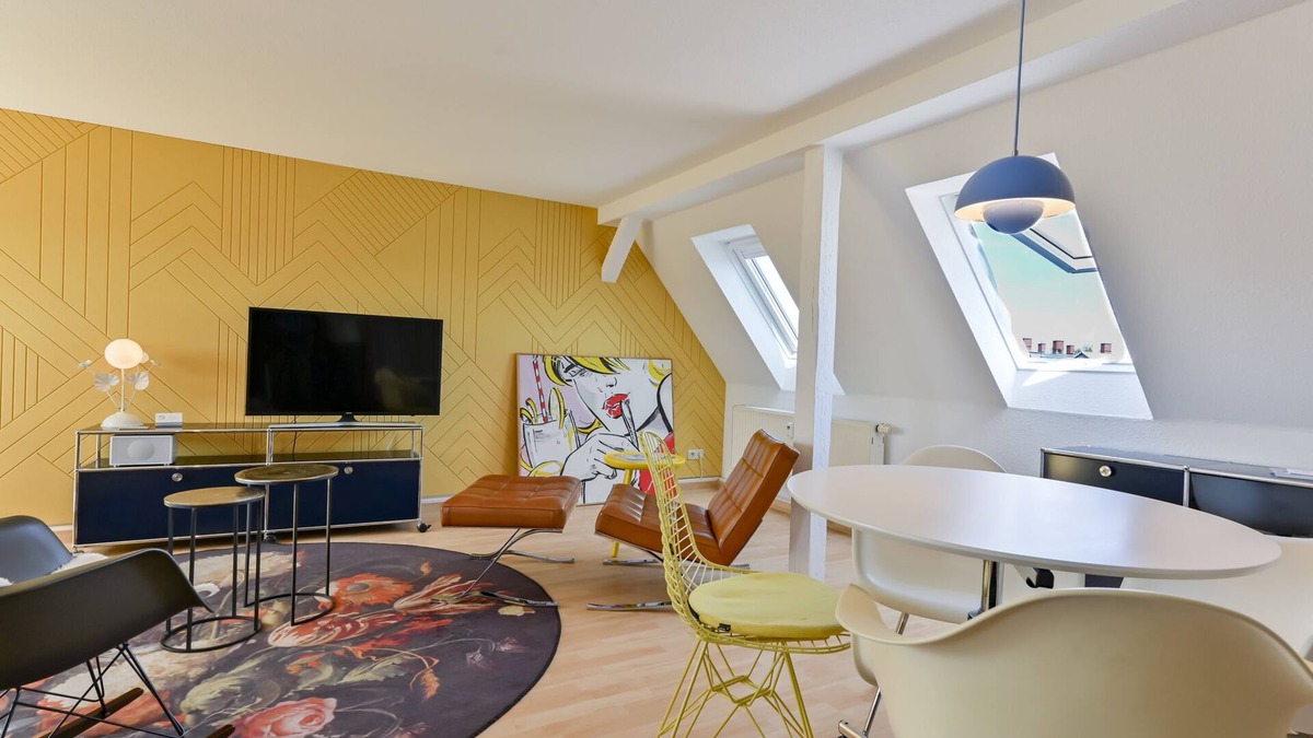 Kaßberg Apartment | Designer-Maissonette-Apartment-Private Bathroom-City view