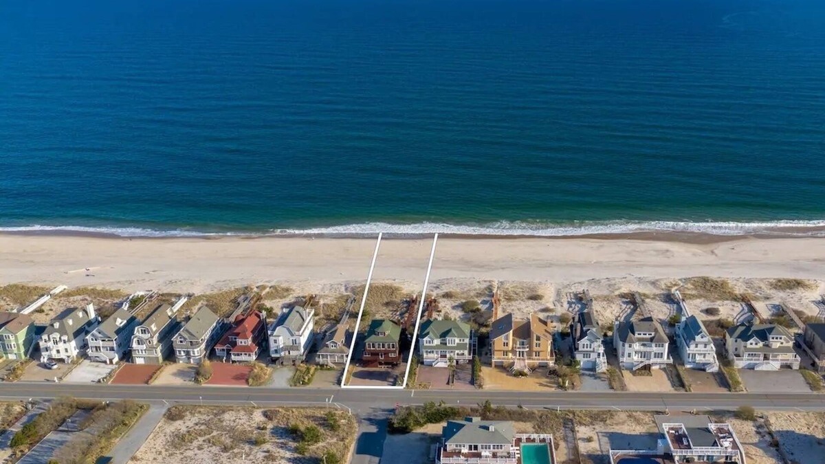 West Hampton Dunes House | Designer Oceanfront Luxury Bdrms! surround sound art collection,hot tubonBeach