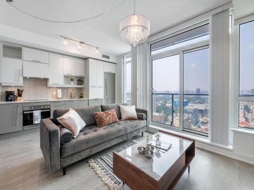 Downtown Toronto Apartment | Designer One Bedroom Suite - Entertainment District Toronto