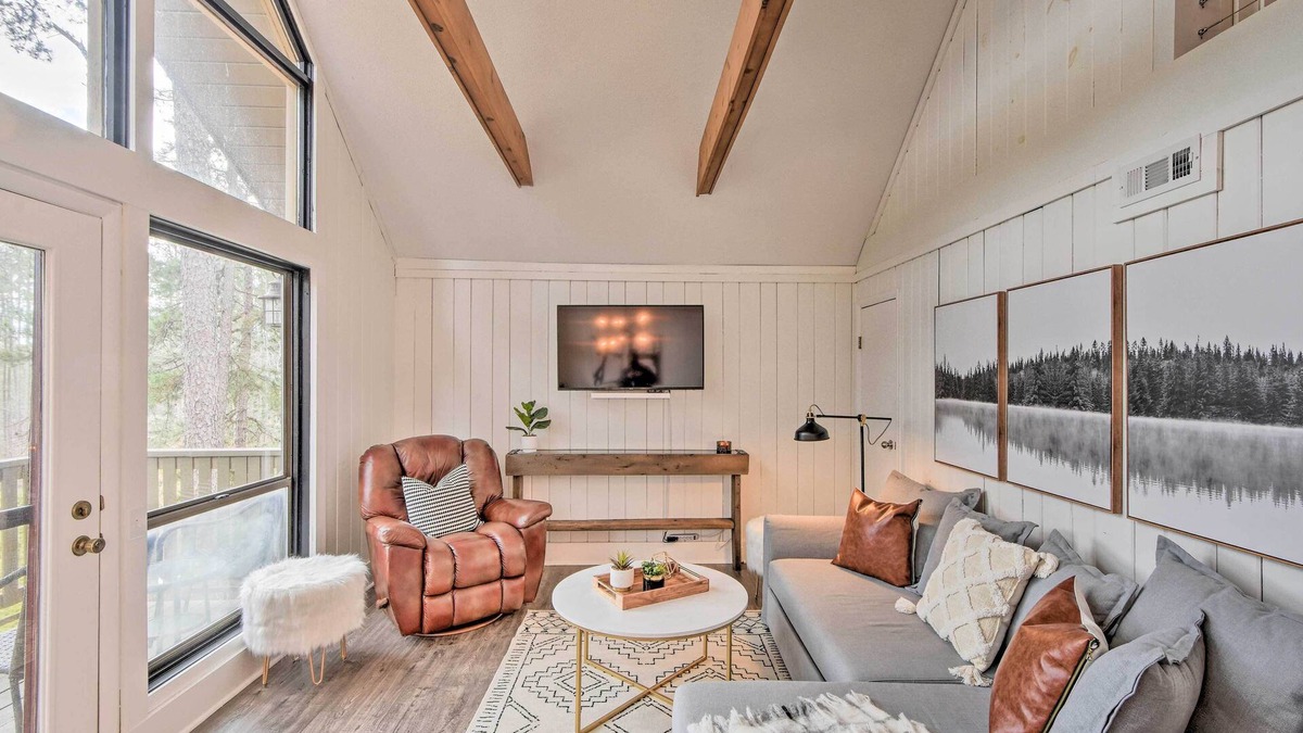 Salem Condo | Designer Retreat w/Pool, Golf + Beach Access!
