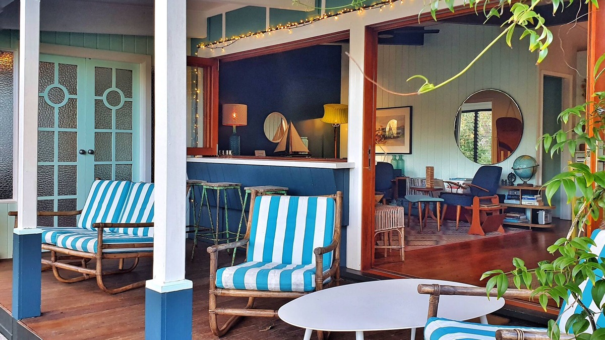 Lake Tabourie House | Designer Retro Beach Shack on the lakefront