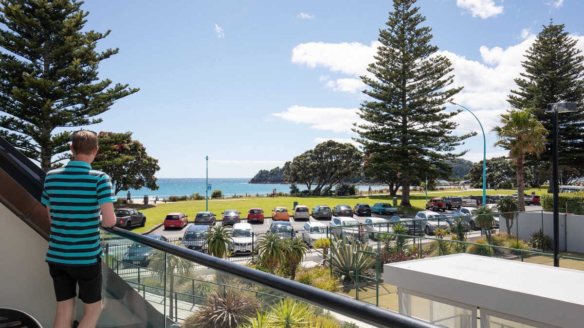 Mount Maunganui Apartment | Designer Seaview Chic accommodation for the discerning traveler
