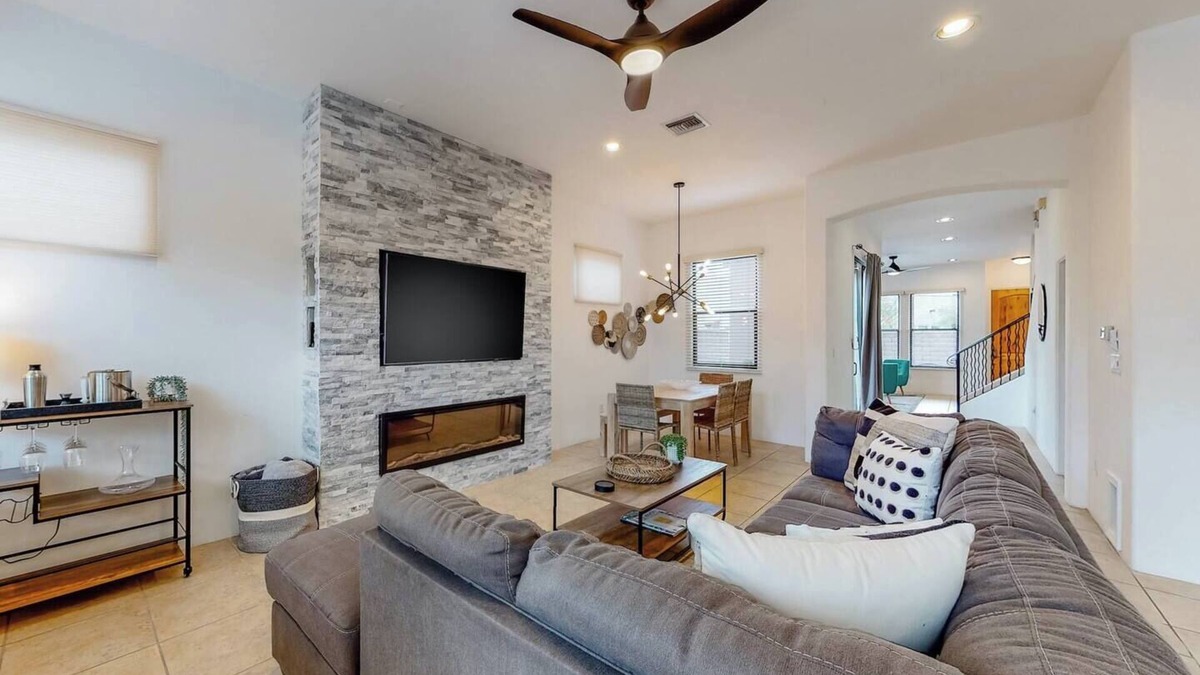 Tucson House | Designer Snowbird friendly home W/WiFi, enclosed yard & patio, W/D, AC & pooln
