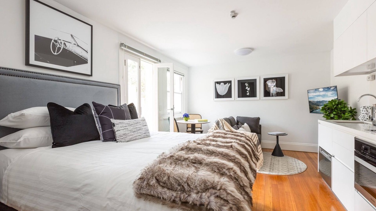 Lewisham Apartment | Designer Studio in Grand Manor 20 min From Sydney