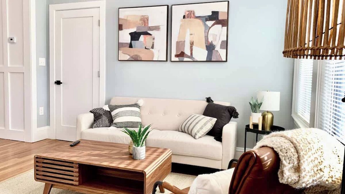 Arlington Condo | Designer Style 3Br, King Bed, W/D,Parking,Spotless
