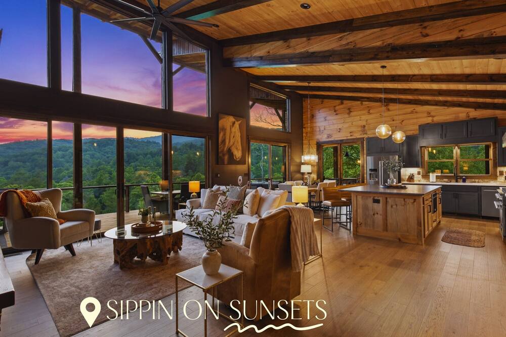 Raccoon Ridge Cabin | Designer Touch, Mesmerizing Views, HotTub, Games