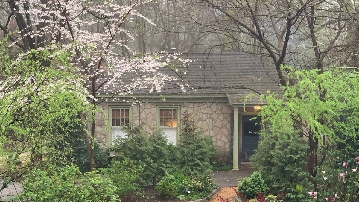 Athens Cottage | DesignerCottage-Heart of 5 Points 2BR1Bath+Kitchen