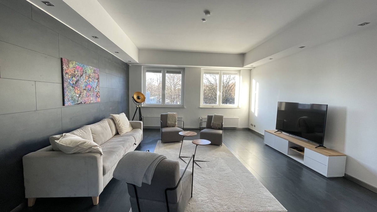 Langenhorn Apartment | DesignLoft for 8 I AppleTV l NTFLX I 65 "TV l 150sqm