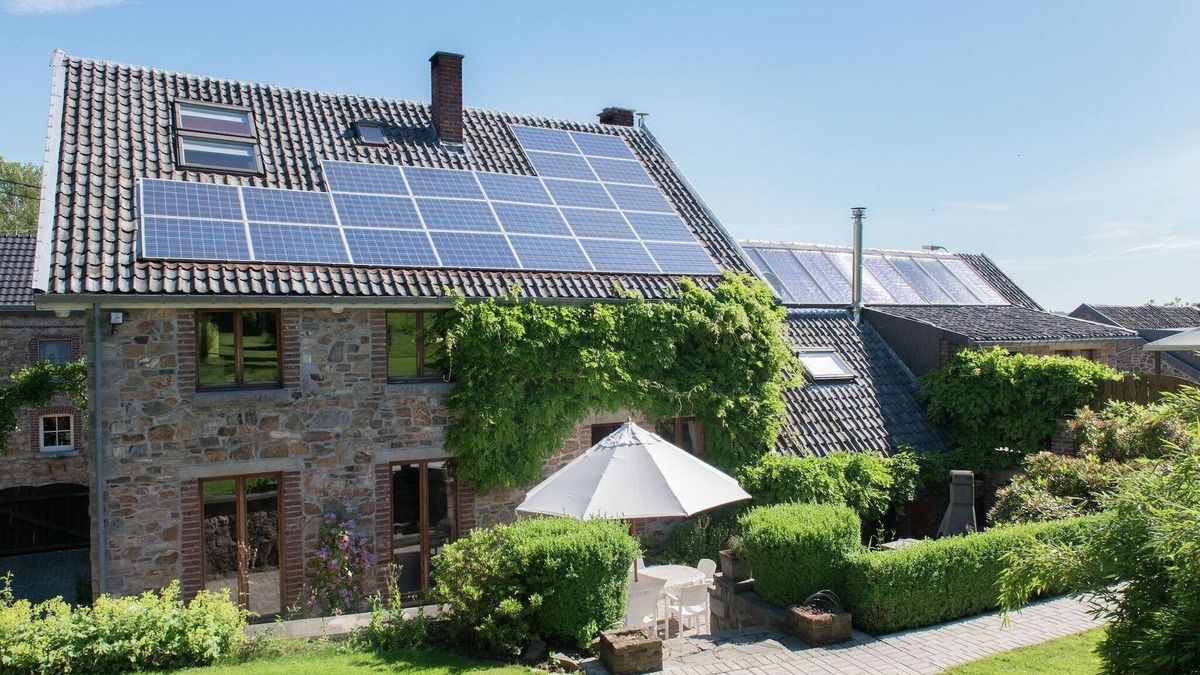 La Reid House | Desnié Farmhouse with Pool
