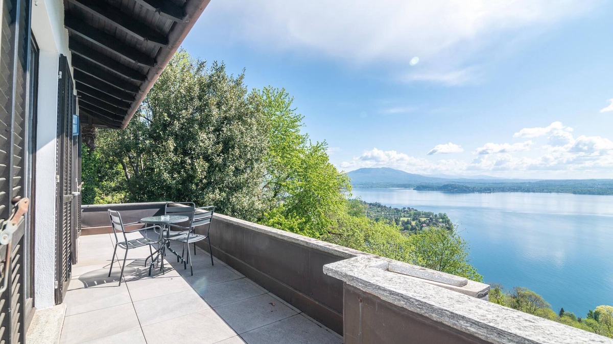 Massino Visconti House | Despite having only a thousand inhabitants, the small Massino Visconti, situated on the gentle heights of the Vergante, is a well-known and famous village. It is located directly opposite Ranco on the lake above Lesa. The view is simply enviable.