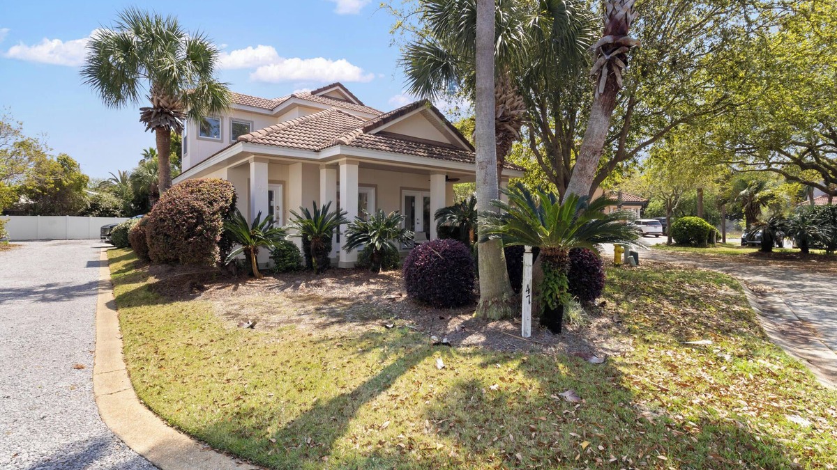 Emerald Waters Village House | Destin Breeze | Pet Friendly, Private Pool and Four Bikes