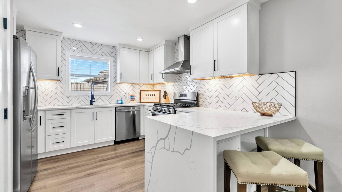 Holiday Isle House | Destin Harbor Haven sleeps 8, pet friendly, near beach