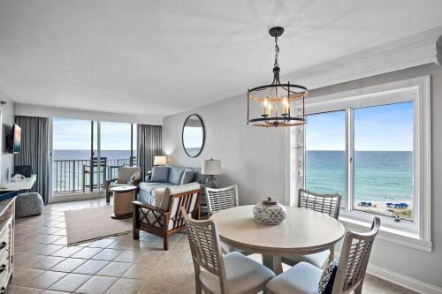 Holiday Isle House | Destin on the Gulf 707 is a 2 bed 2 bath beachfront condo