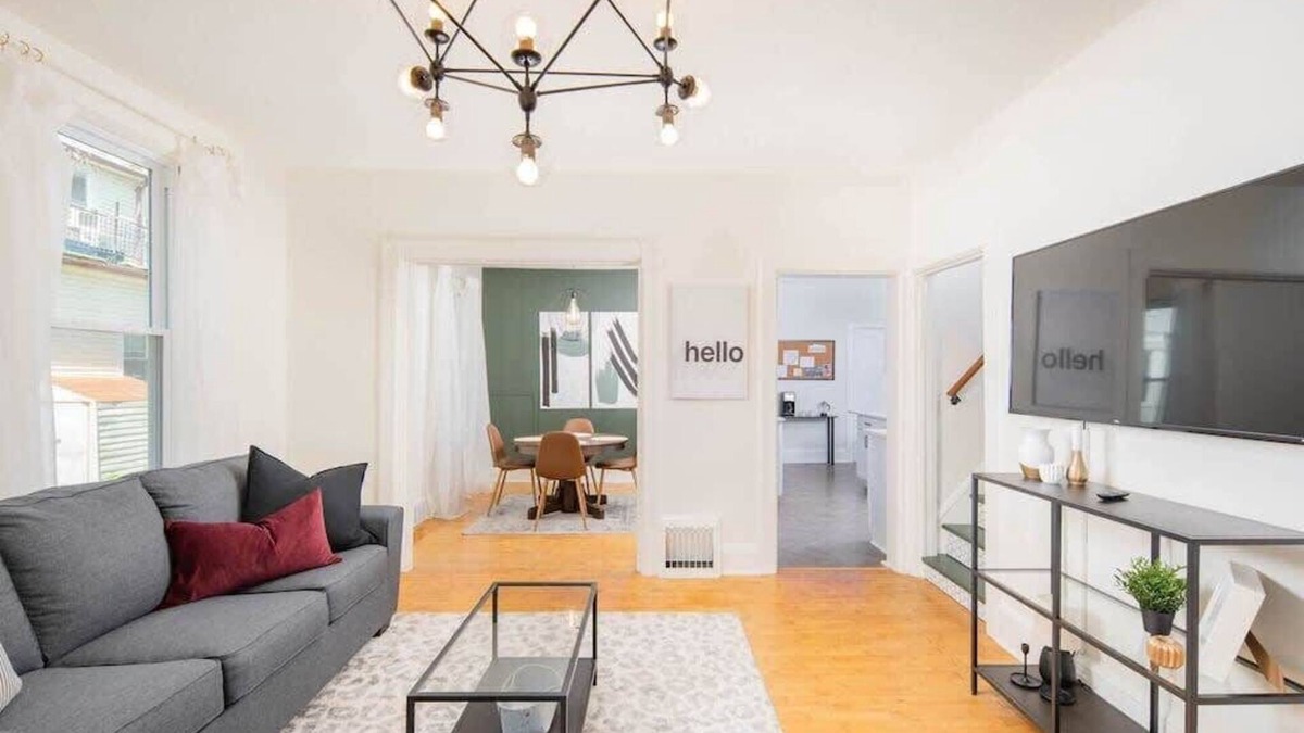 Appleton House | -Destination Downtown - 2 bed, 1 bath