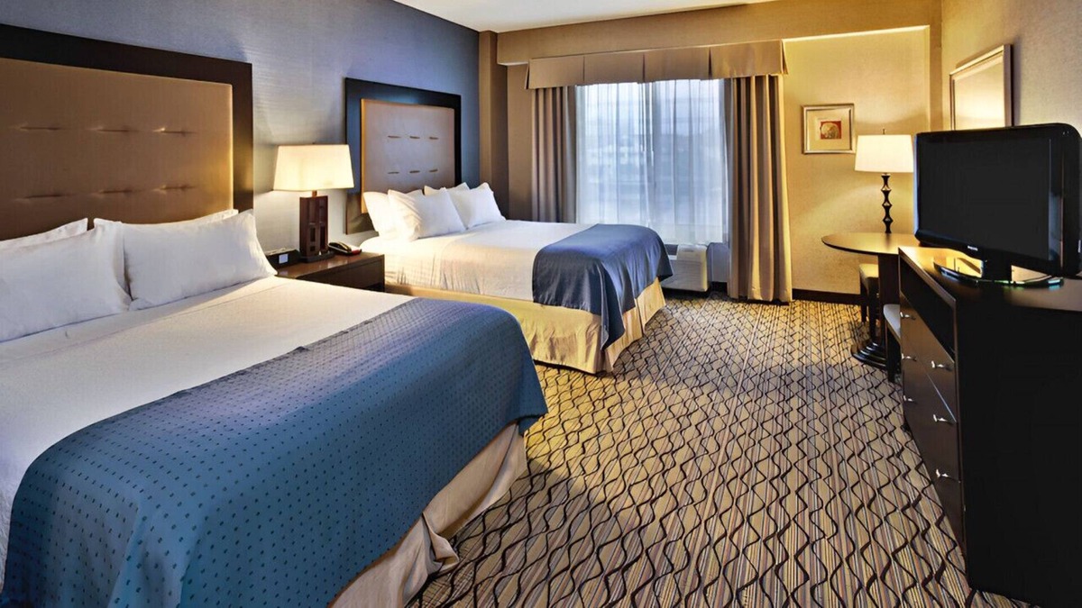 Romulus House | Destination for a Relaxing Family Getaway!