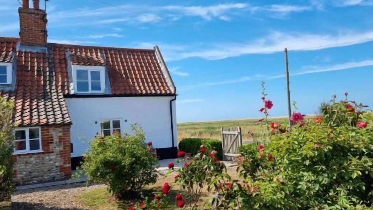 Salthouse Cottage | Detached 1-bed cottage overlooking the salt marshes