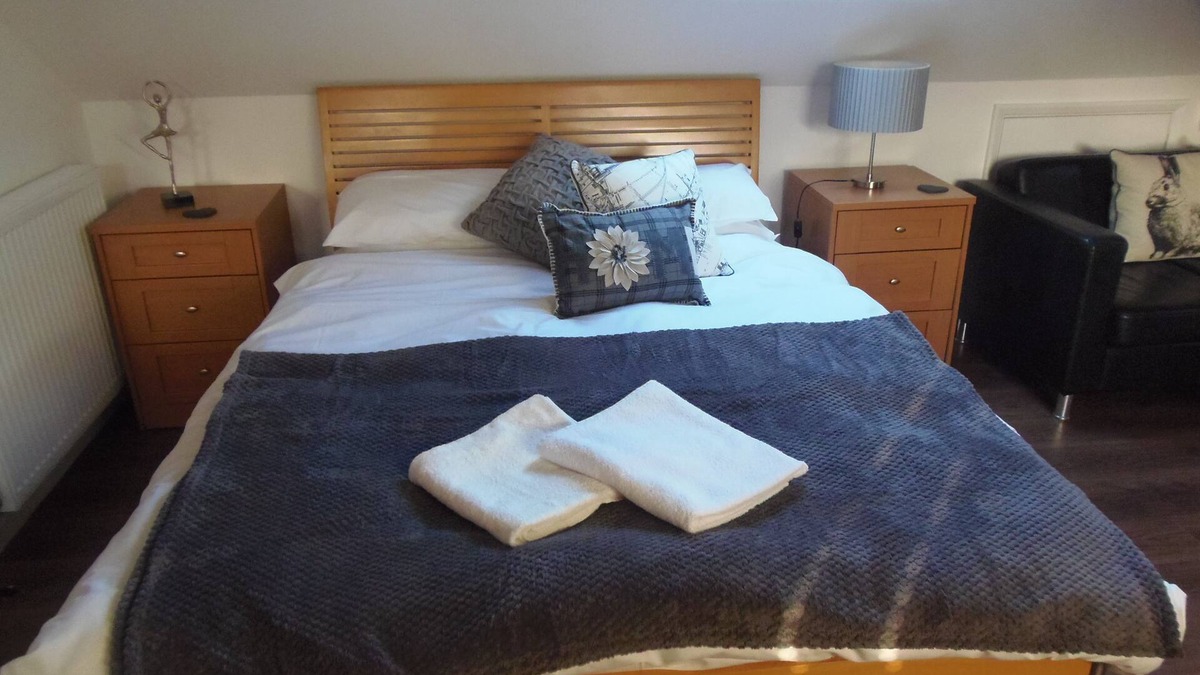 Littlehampton Apartment | Detached 1st Floor Studio Flat