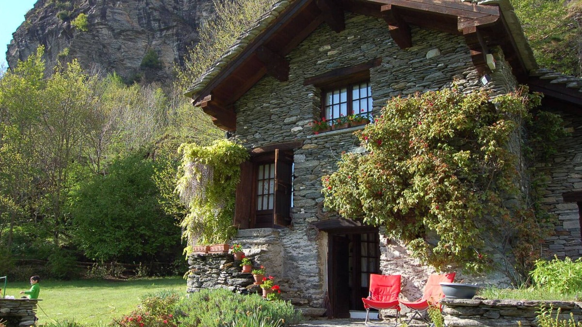 Croveo House | Detached 3½-room rustico with spacious and well-kept garden plot