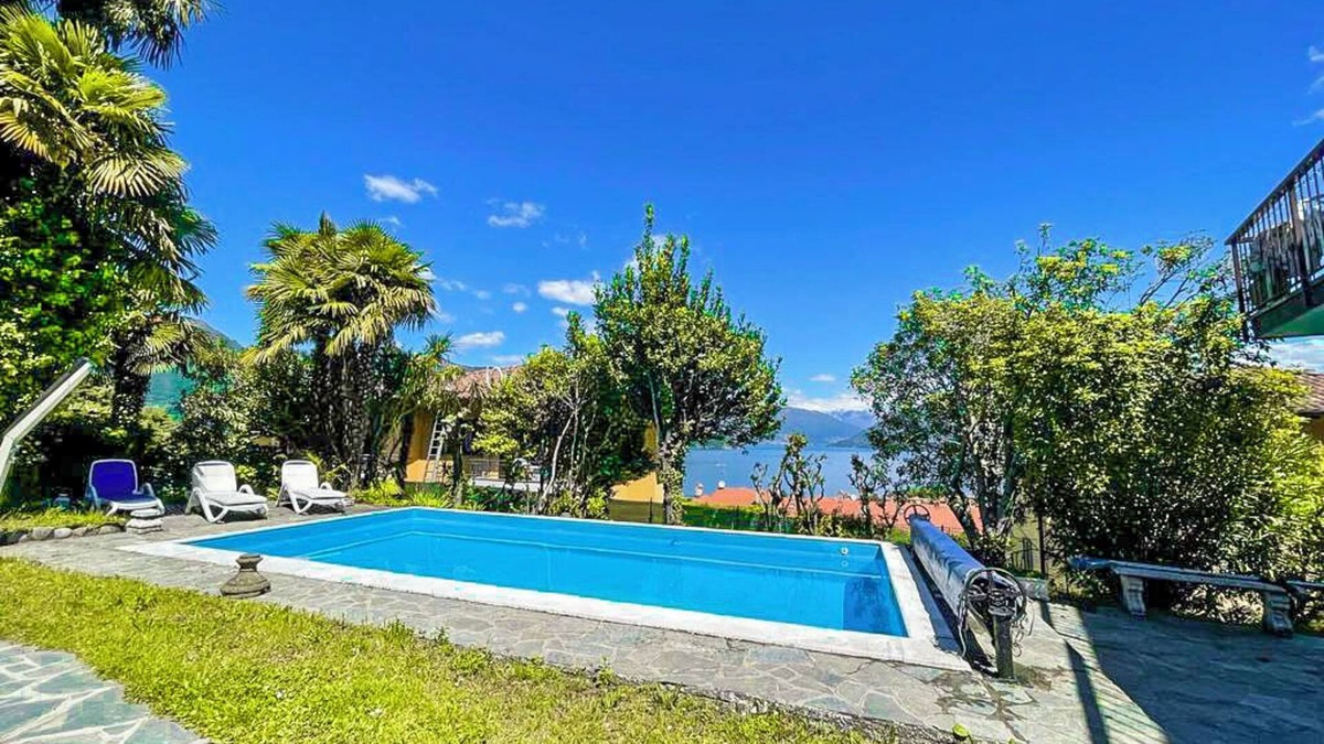 Germignaga House | Detached 4½-room house with pool and fantastic lake view