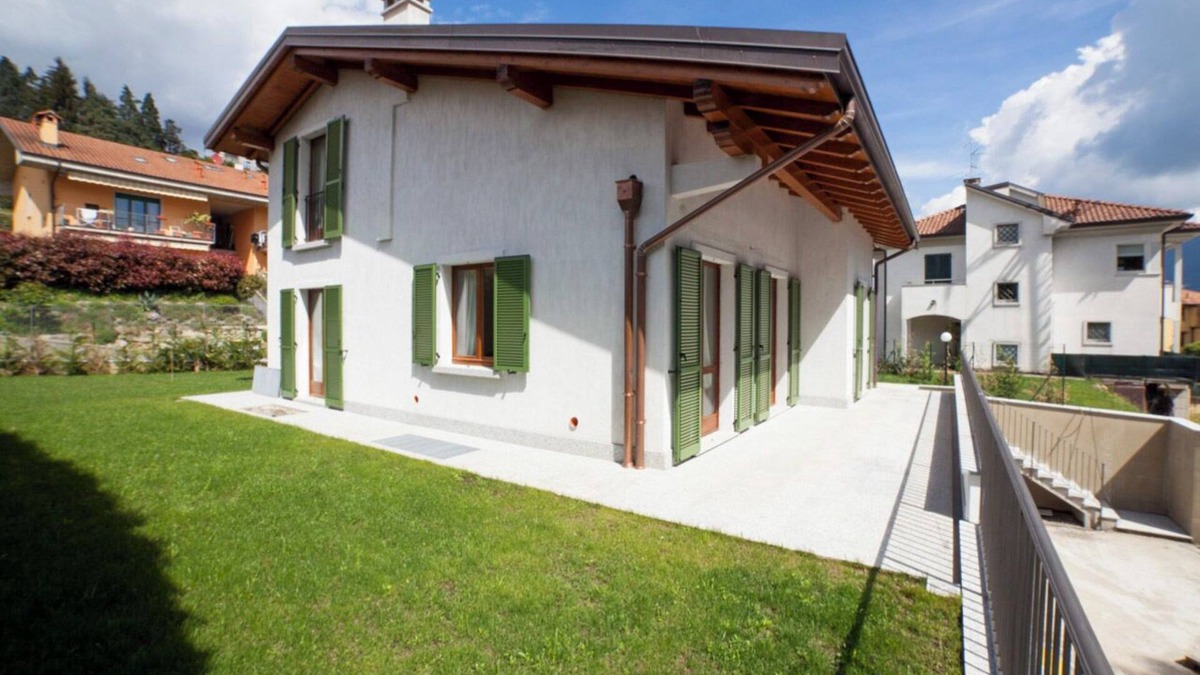 Verbania House | Detached 5½-room house with large garden and beautiful lake view
