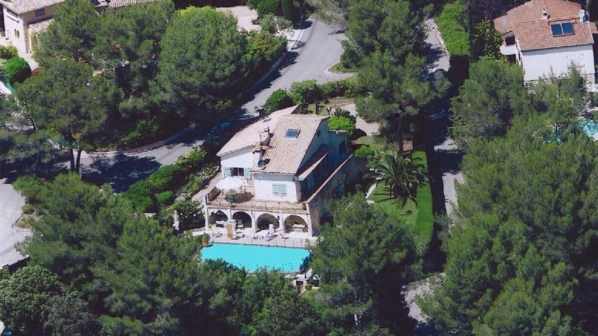 Roquefort-les-Pins Villa | Detached 8 bedrooms with a large heated swimming pool Villa in a private estate