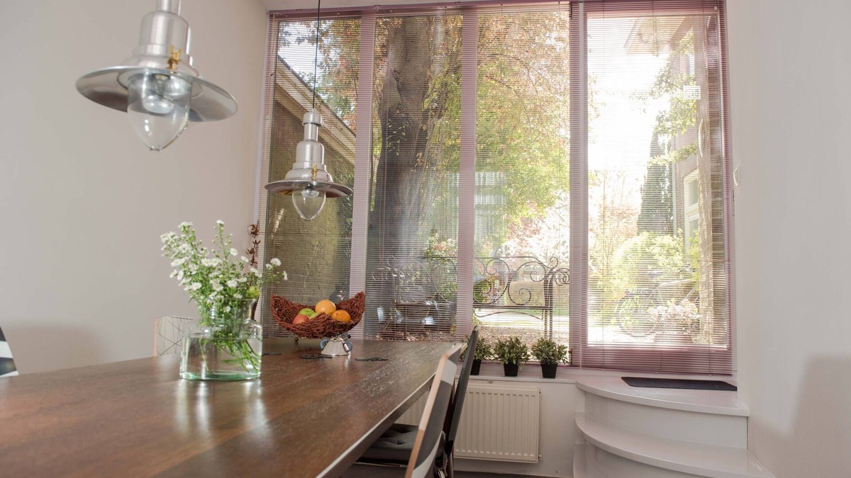 Oranjebuurt Apartment | Detached apartment + parking space next to large park and city center of Groningen