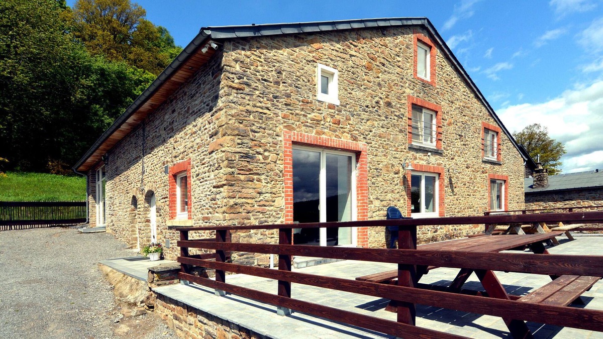Harre House | Detached, characteristic holiday farmhouse with spacious terrace in the Ardennes