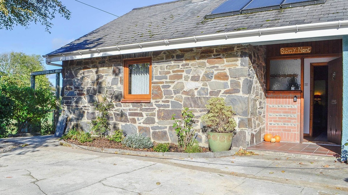 Pontrhydfendigaid Cottage | Detached bungalow in the heart of the Cambrian mountain range.