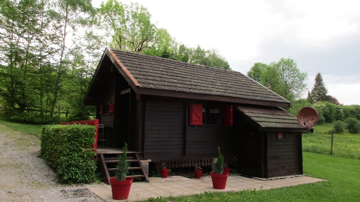 Pont-du-Navoy Ski Chalet | Detached chalet built on 1 hectare in the countryside in a village in Jura