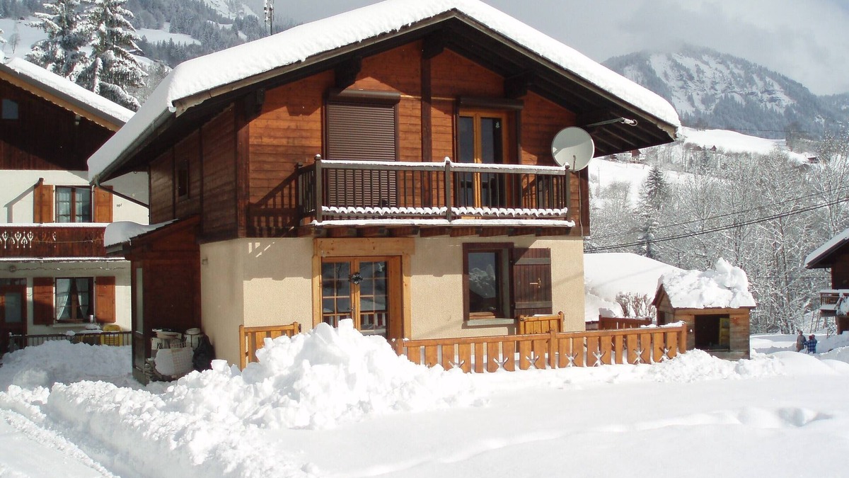 Flumet Ski Chalet | DETACHED CHALET SLEEPS 8 - 300 METRES FROM ESPACE DIAMANT SKI AREA