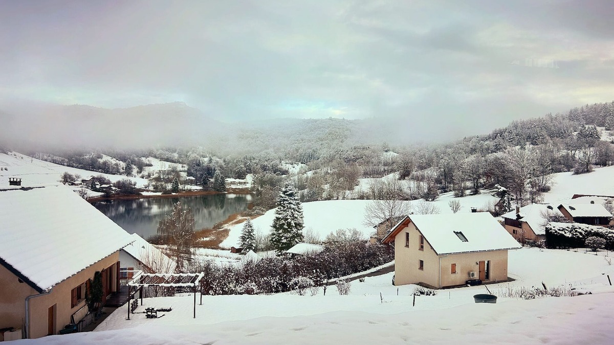 La Thuile Ski Chalet | Detached chalet with lake and mountain views