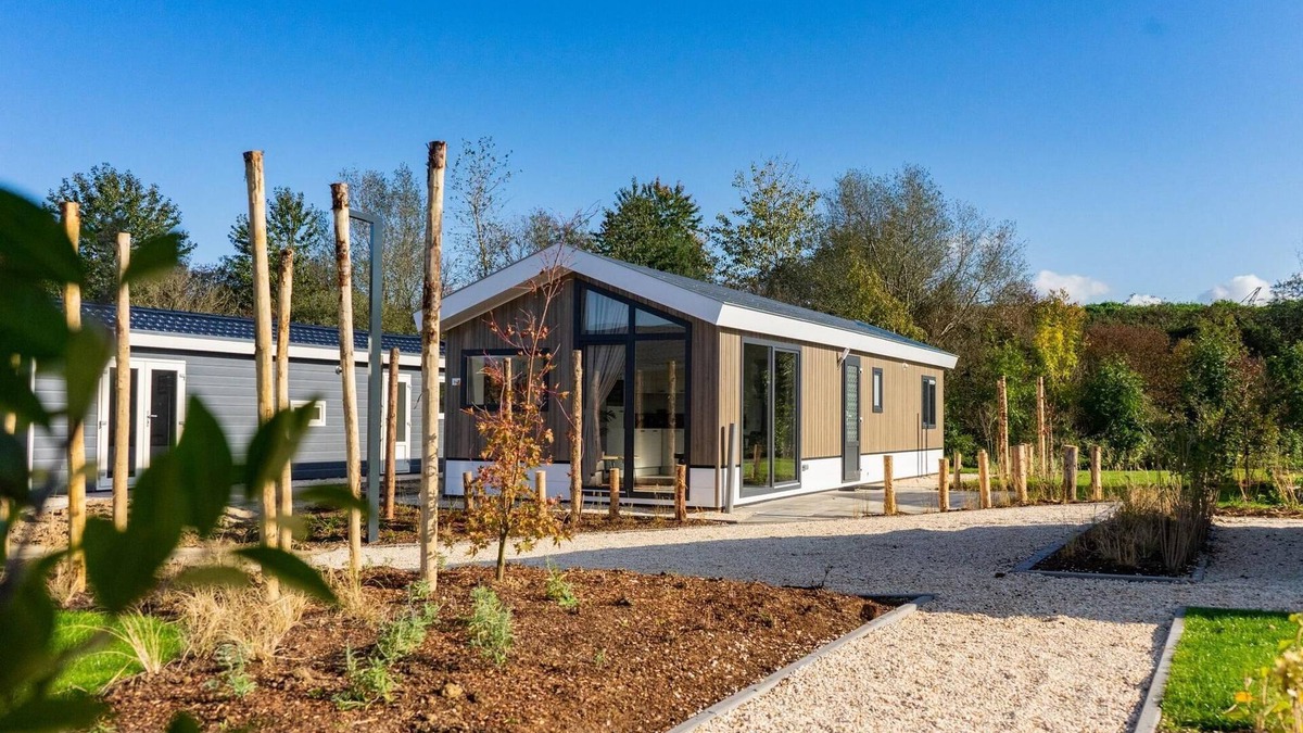 Linden House | Detached chalet with two bedrooms, one bathroom and a dishwasher
