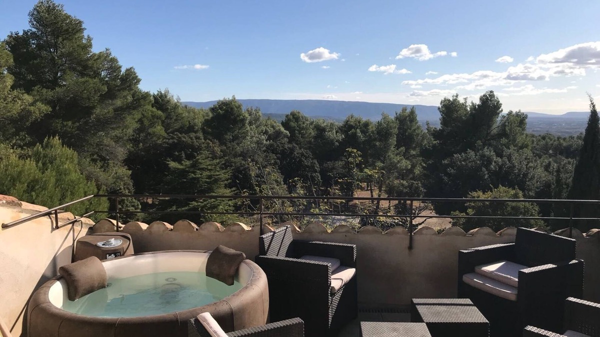 Saumane-de-Vaucluse Cottage | Detached cottage in a Provencal domain with breathtaking view of the swimming pool