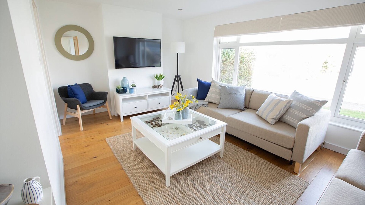 Croyde House | Detached comfortable airy bungalow big sunny garden between beach and village.