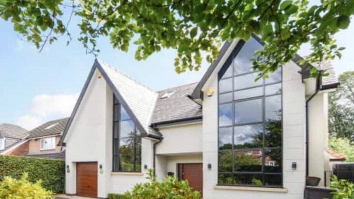 Trafford House | Detached Contemporary 5 Bedroom en-suite bedroom house