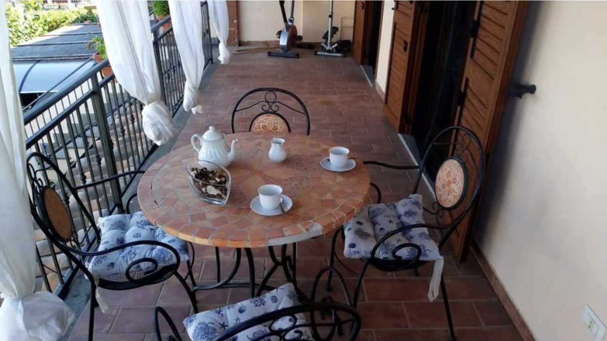 Pescia Romana Apartment | Detached cottage portion close to the sea