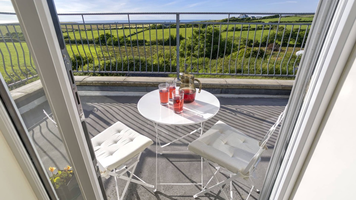 Llanfaethlu Cottage | Detached Cottage with Stunning Sea Views