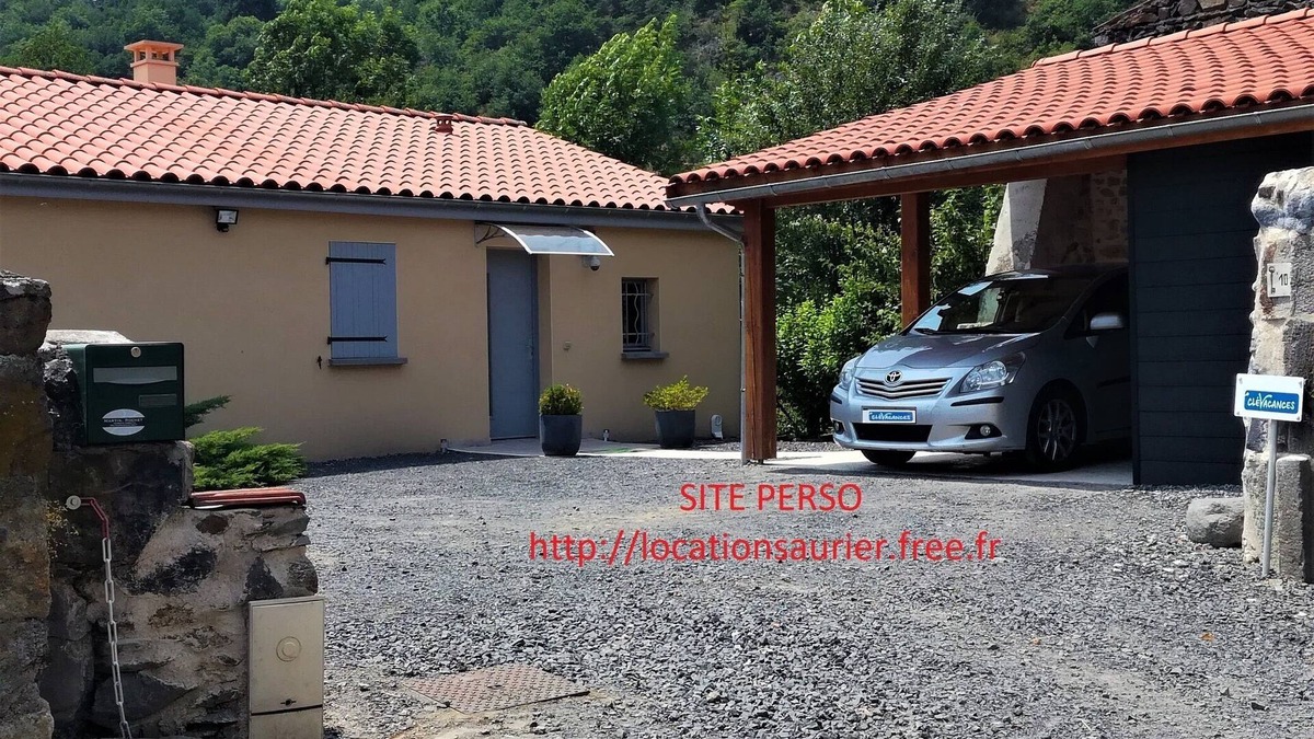 Saurier House | Detached country house, in the middle of the mountains, in Auvergne