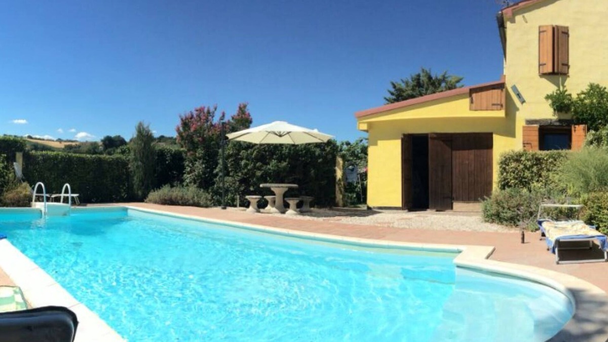 Ancona House | Detached farmhouse with pool Sleeps 6 Arcevia