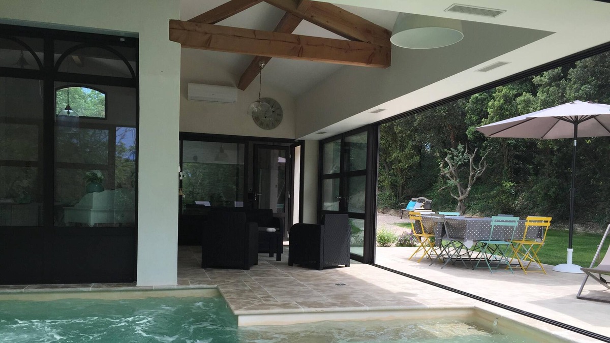 Serignan-du-Comtat House | Detached, fenced house with private heated garden and indoor pool