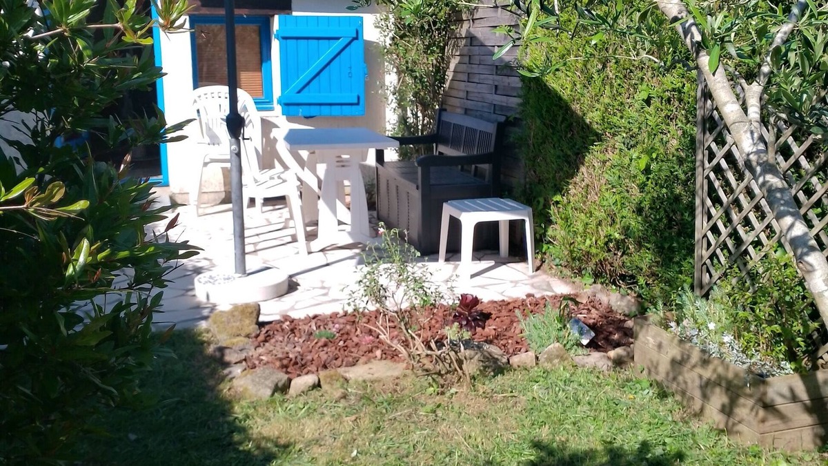 Larmor-Baden House | Detached fisherman's cottage on the waterfront